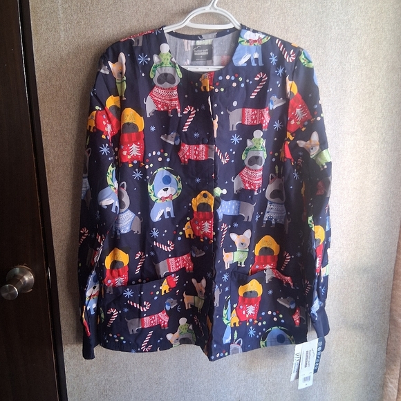 NWT Scrub Jacket Snap Up Holiday Dogs Medium Vet Tech Nurse Hospital Christmas - Picture 1 of 9
